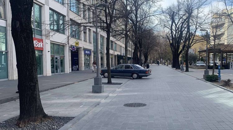 Mostar dobio prvu “drive-thru” šetnicu: automobil svečano testirao pješačku zonu u Ulici Kralja Petra Krešimira IV