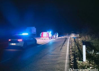 Saobraćajna nesreća u Mostaru, vozilo sletjelo s ceste