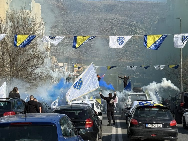 Mostar obilježio Dan nezavisnosti svečanim defileom automobila kroz grad