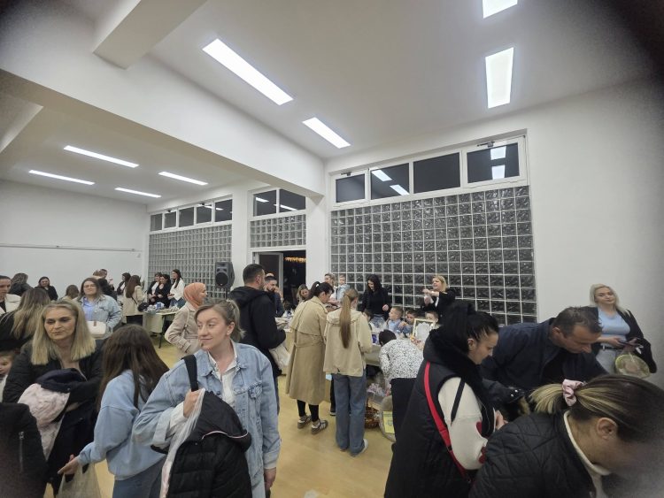 Humanitarni ramazanski bazar okupio veliki broj građana u Mostaru