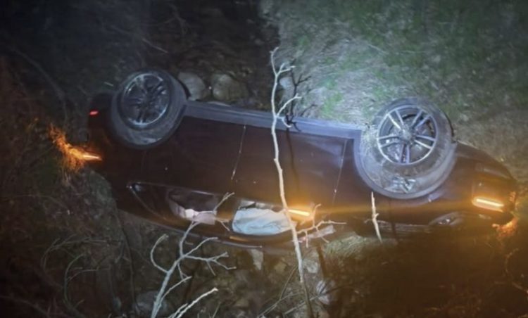 Teška saobraćajna nesreća u Hercegovini, automobil završio u provaliji