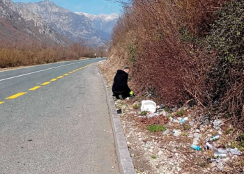 FOTO DANA: Predsjednik Gradskog vijeća Đani Rahimić se pridružio velikoj akciji čišćenja povodom Dana nezavisnosti