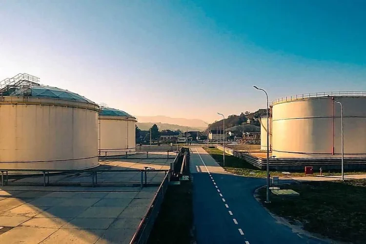 Vozači plaćaju taksu, a nafta se skoro i ne kupuje: Za kupnju nafte 2,4 miliona KM, a za administraciju 38,5 miliona KM