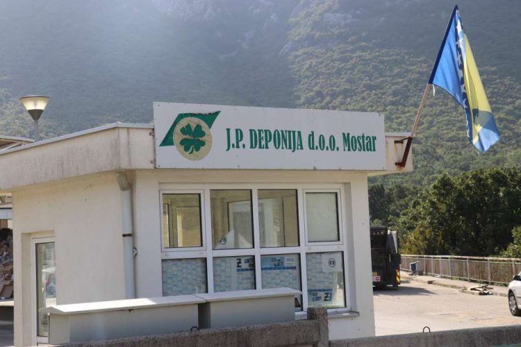 U Mostaru počeo odvoz nagomilanog smeća: Komunalne ekipe od jutra na terenu