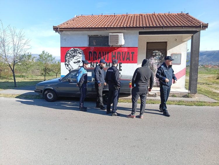 Mural ratnom zločincu Slobodanu Praljku u Ortiješu nije uklonjen: Građani spriječili akciju uklanjanja