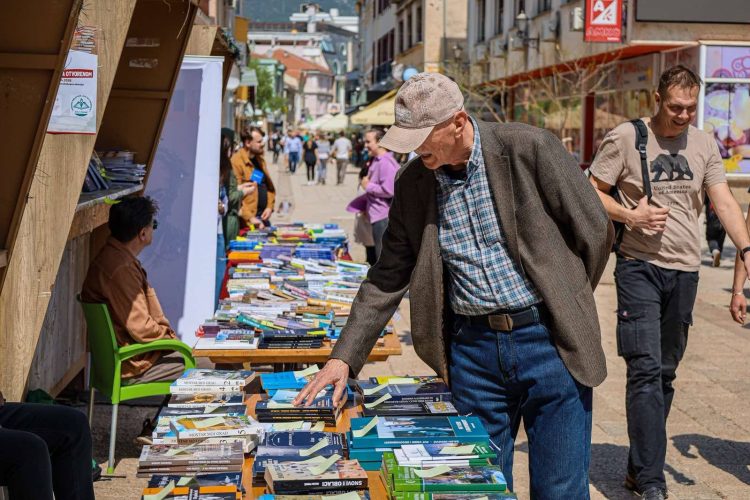 Mostar dobio prvi “Sajam knjige na otvorenom”: Knjiga vraćena među građane