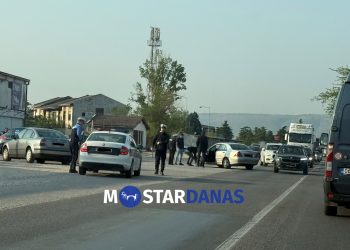 Saobraćajna nesreća na M17 kod skretanja za Opine, saobraćaj usporen