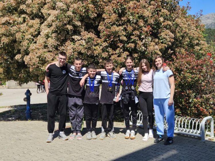 Mostarska Orka briljirala na dva međunarodna mitinga: Amina Kajtaz Pinjo oborila državni rekord, mlađi tim osvojio 13 medalja