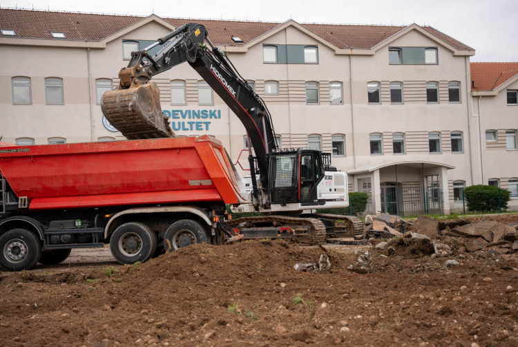 Nastavlja se rekonstrukcija sportskih terena na Univerzitetu “Džemal Bijedić”
