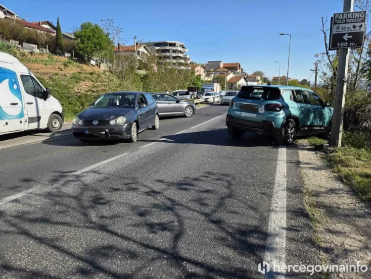 Mostar: Sudar Jeepa i Pola prouzrokovao ogromne kolone