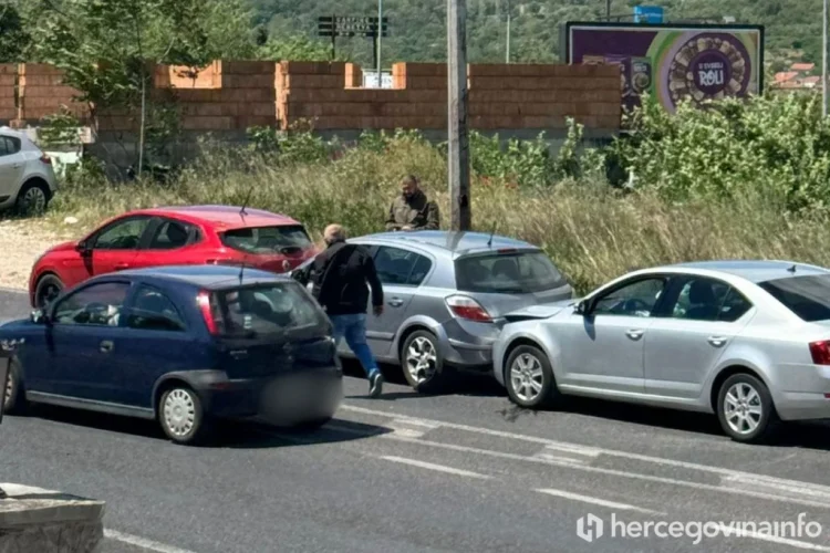 Lančani sudar u Mostaru: Tri automobila sudjelovala u nesreći na M17