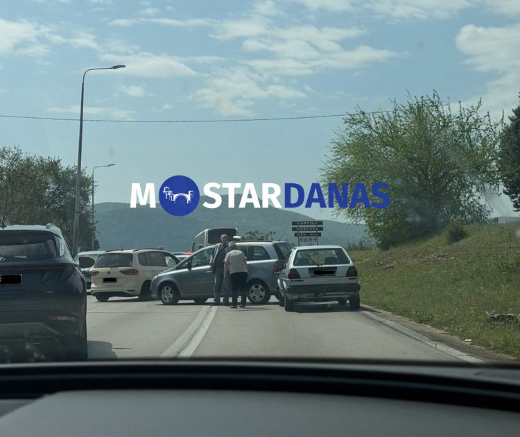 Velike gužve na ulazu u Mostar: Nesreća i utrka paralizovali saobraćaj