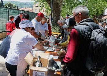 Prvi maj u Mostaru: Hiljadu porcija graha i poruka – radnik mora živjeti bolje