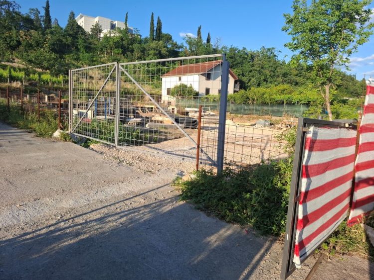 Širi se “Čovića mahala” u Barama: Predsjednikova kćerka i zet u graditeljskom poduhvatu