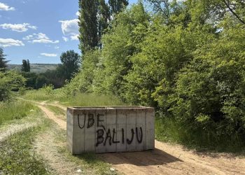 Uvredljive poruke dočekuju građane u SRC Bunica: Prvi maj u prirodi zasjenjen neprimjerenim grafitima