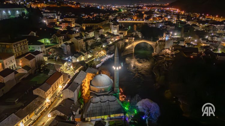 Zapanjujući noćni kadrovi Mostara iz zraka