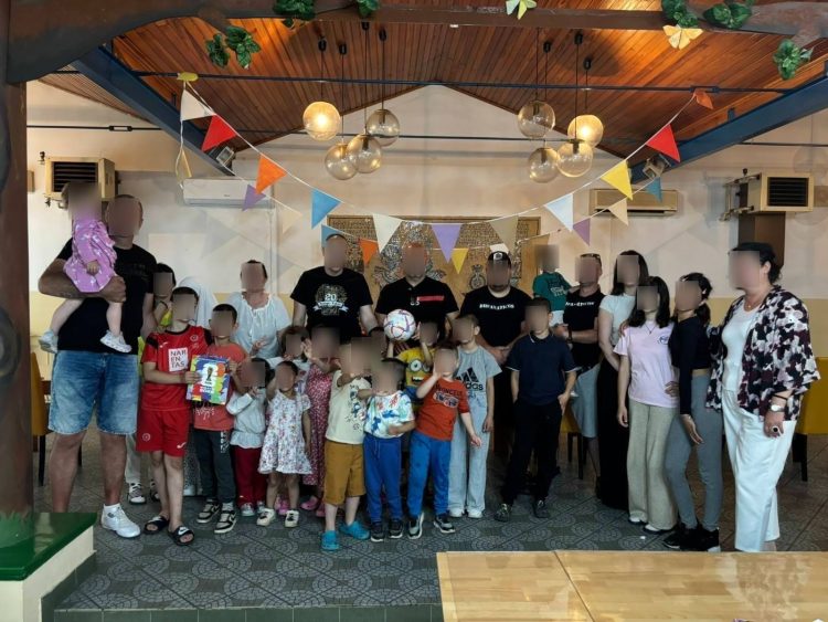 Humanom gestom obradovali mališane u Mostaru: BH Fanaticosi podijelili bajramske paketiće i popularne sličice