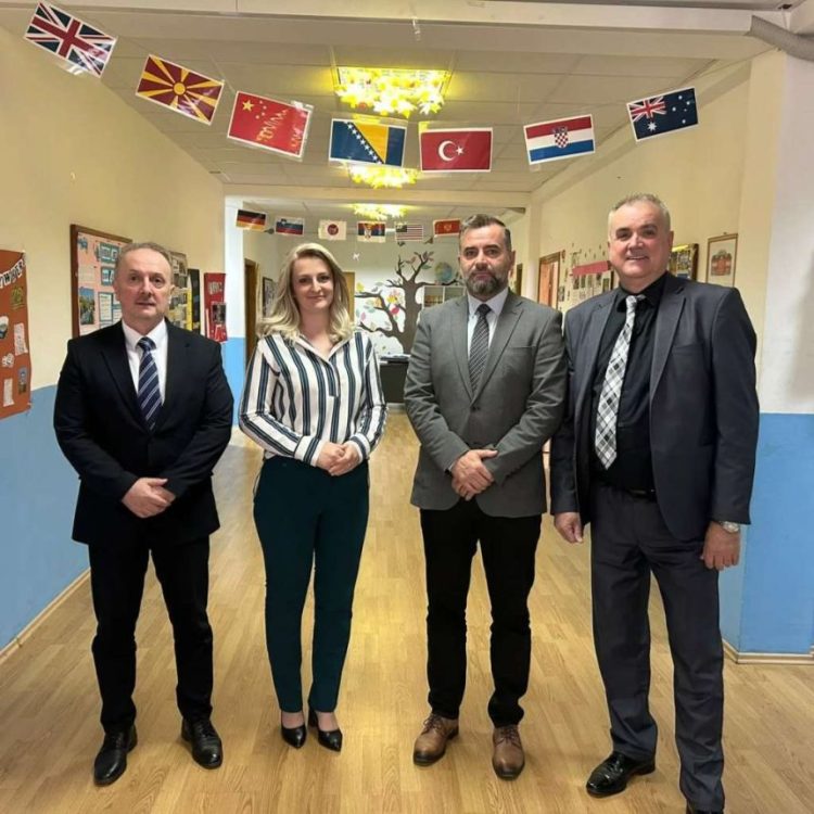 Džafer Alić i ministar Velagić posjetili Međunarodnu osnovnu školu Mostar