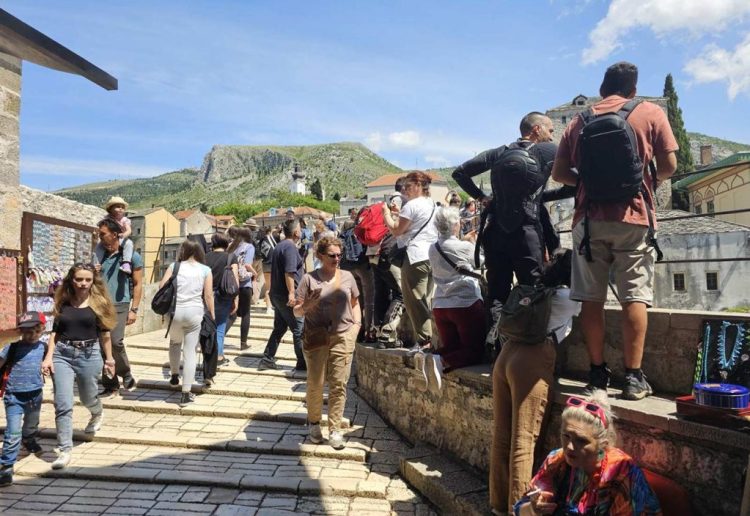 HNK uređuje oblast turističkih vodiča: Formira se registar, inspekcije na terenu