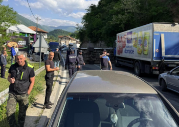 Teška saobraćajna nesreća kod Konjica: Prevrnuo se minibus sa putnicima