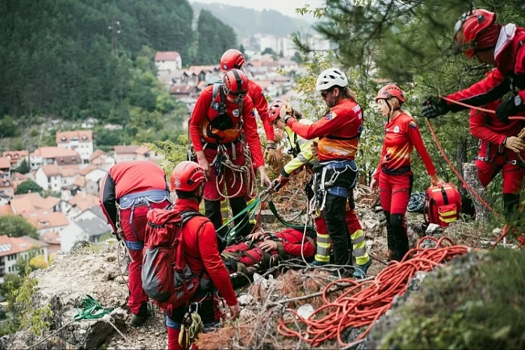 GSS Prenj: U toku je spašavanje petočlane porodice čeških državljana na Prenju