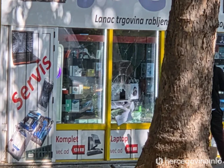 Mostar: Provaljeno u trgovinu informatičke opreme
