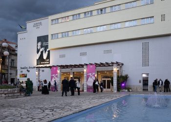 U sklopu festivala komedije “Mostarska liska”: Večeras predstava “Viking slabog zdravlja”