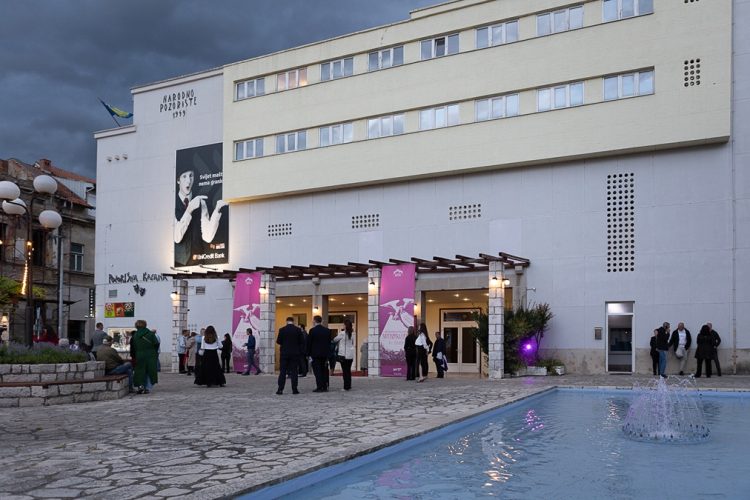 U sklopu festivala komedije “Mostarska liska”: Večeras predstava “Viking slabog zdravlja”