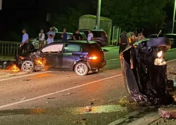 Teška saobraćajna nesreća u Hercegovini, automobil završio na boku