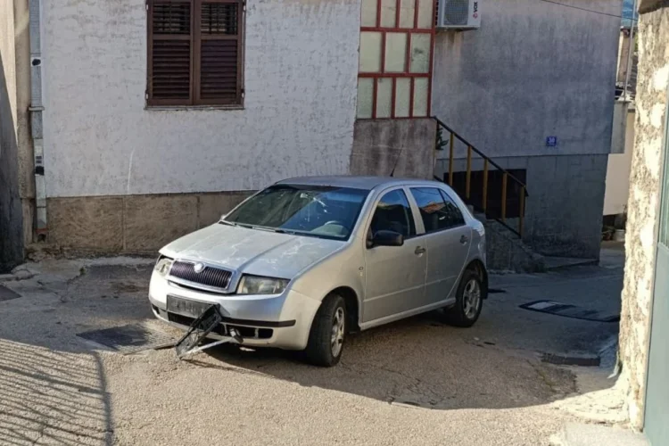 Filmske scene u Hercegovini: Vozač bez tablica bježao policiji pa udario u zid