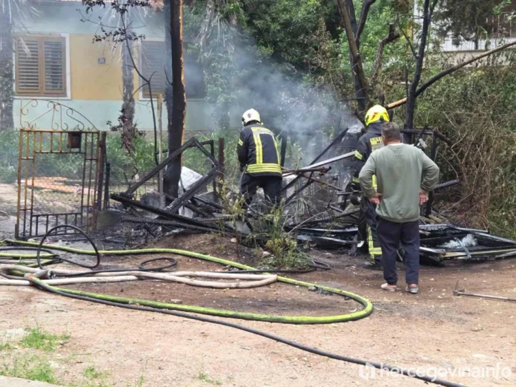 Požar u Mostaru, sve raspoložive vatrogasne jedinice poslane na teren