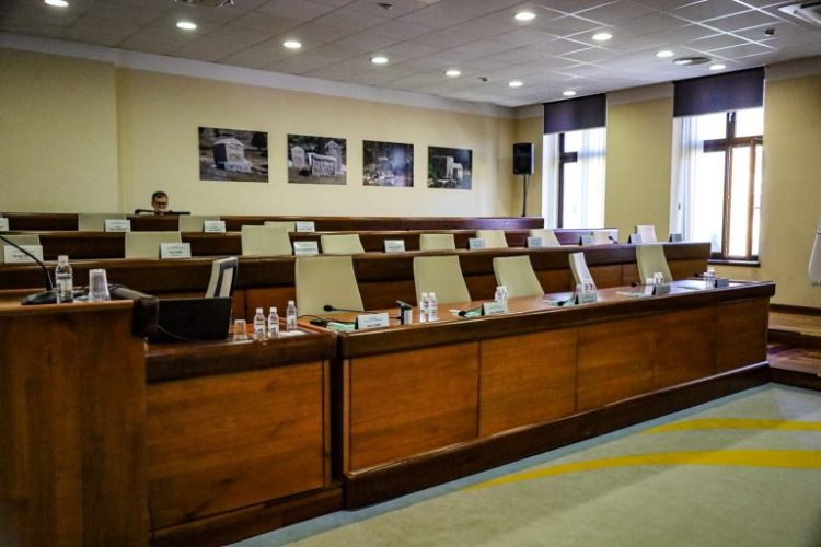 Ni Bošnjaci direktori javnih ustanova nisu došli na sjednicu Gradskog vijeća Mostara, Ćorić otkrio ko je odbio dolazak