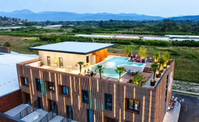 Hotel u Hercegovini nudi platu do 6.000 KM?