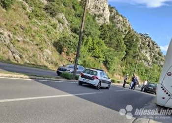Mostar: Motorist prevezen u bolnicu nakon sudara na Bulevaru, formirane ogromne kolone