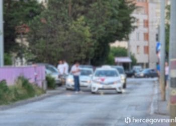 Taxi vozilo udarilo pješaka u Mostaru