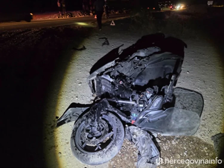 Pogledajte fotografije teške saobraćajne nesreće u Mostaru u kojoj je teško povrijeđen motociklista