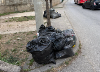 Blagaj: Vreće sa smećem danima stoje, građani upozoravaju na higijenski i turistički problem