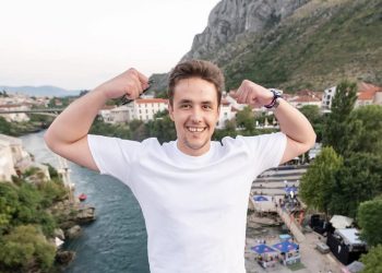 Predstava koju je do sada pogledalo više hiljada ljudi – Monodrama “Nebitno” Kerima Čutune u Mostaru 20. juna
