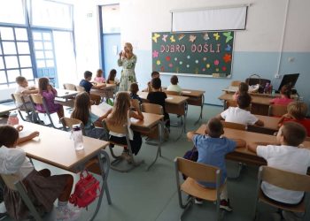 Dodjela nagrada mostarskim učenicima i učenicama generacija