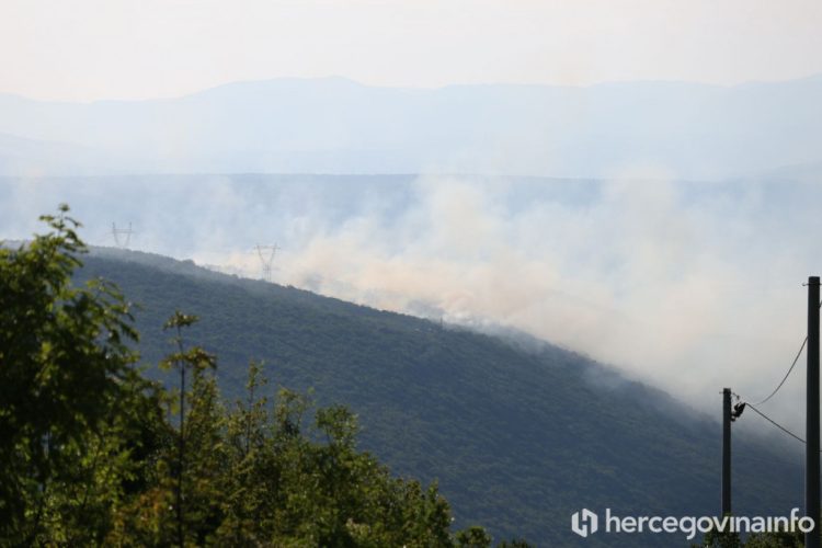 Požar iznad Vranjevića širi se prema Blagaju i Hodovu