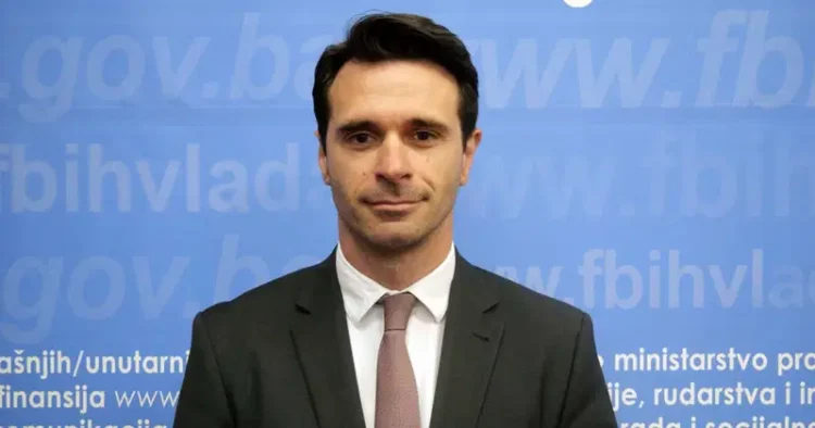 Plata od 5.000 KM mu nije dovoljna: Federalni ministar Vedran Škobić (HDZ BiH) sam sebe imenovao u nekoliko komisija