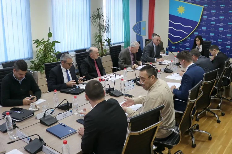 Vlada HNK: Nastavak snažne podrške mladim porodicama, univerzitetima, kurikularnoj reformi…
