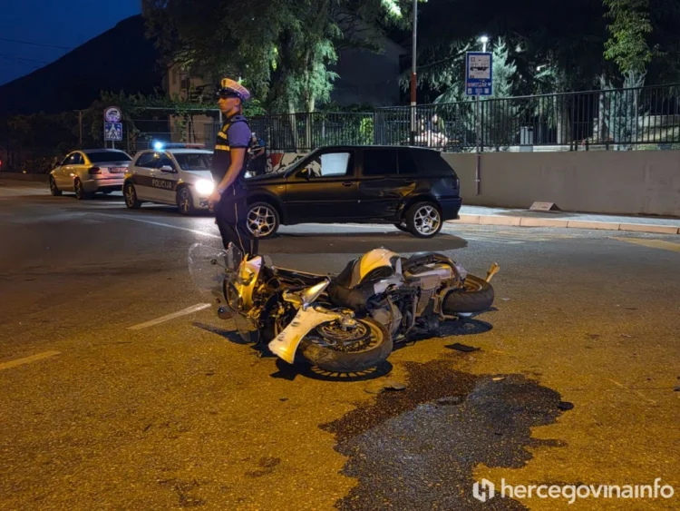 Mostar: Dvije osobe povrijeđene u sudaru motora i golfa