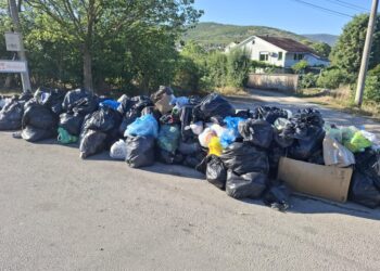 Nakon burne sjednice Gradskog vijeća, stvarnost na terenu: Gomile otpada dočekuju građane i turiste u Blagaju