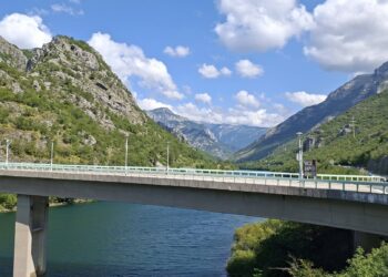 Drežnjaci u koloni stižu u Mostar: Organizovan odlazak na skup podrške otpuštenim radnicima JP Komunalno