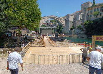 Iz JP Komunalno se pohvalili postavljanjem bine za koncert, ni riječi o 18 otpuštenih radnika i njihovim porodicama