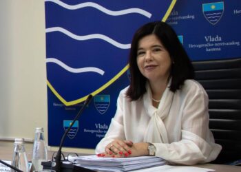 Buhač istakla navodnu brigu za srpsku zajednicu, a zakoni čekaju na usvajanje od 2021. godine