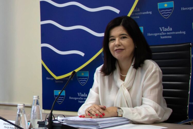 Buhač istakla navodnu brigu za srpsku zajednicu, a zakoni čekaju na usvajanje od 2021. godine