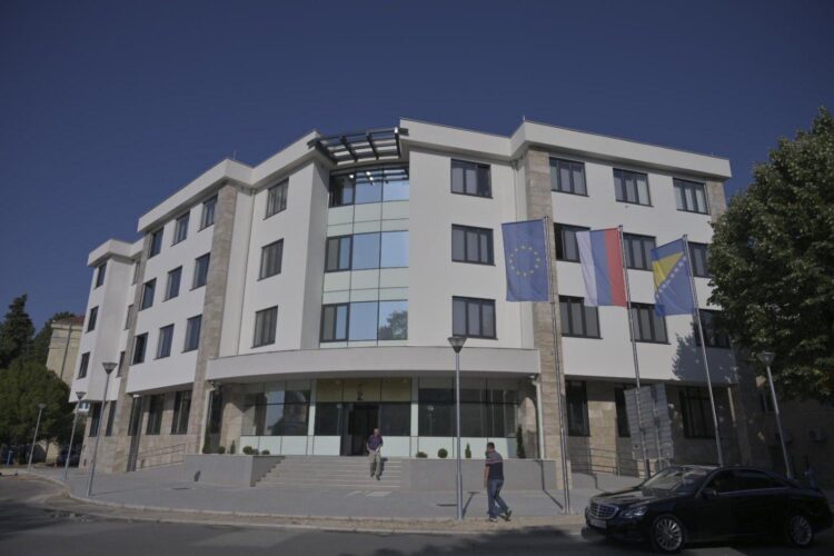 Hercegovina: Tužilaštvo podiglo optužnicu protiv 24-godišnjaka, djevojci u napadu slomio dva vratna pršljena