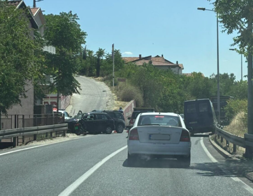 Sudar tri vozila na Šehovini: Četvero povrijeđenih, stvorene velike gužve